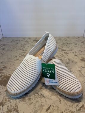 NWT Bob’s Skechers White Flexpadrille Slip On Shoes Sz 9